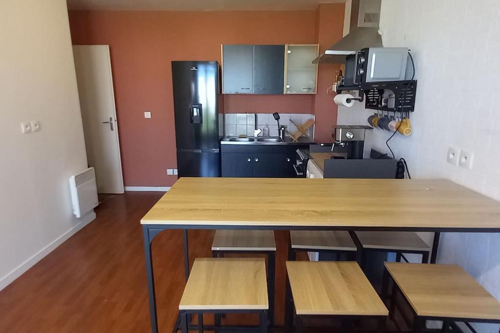 Appartement 3 Pieces Avec Parking Et Balcon - *